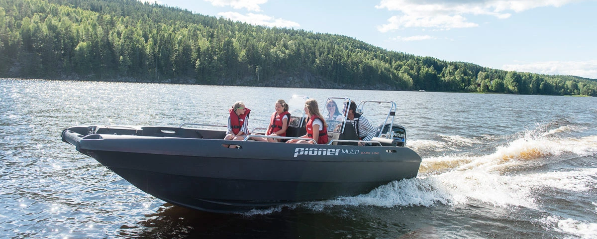 Choose boat for your family