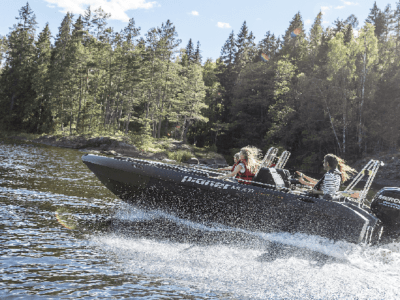 Self-draining boat